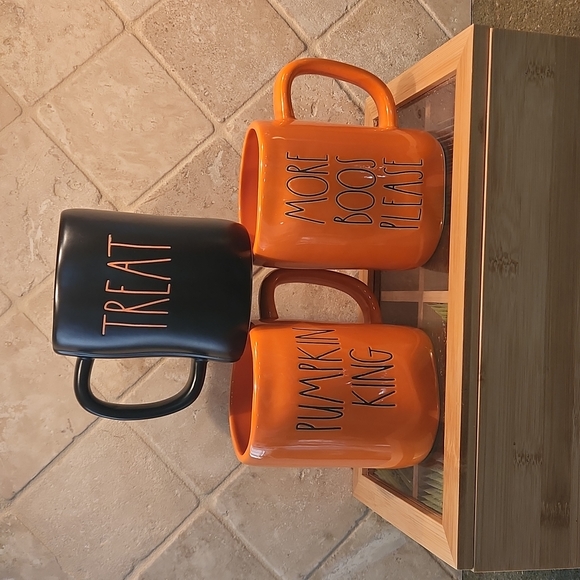 Rae Dunn Bundle of 3 Coffee Mugs Halloween 2022 New Release "NEW" - Picture 2 of 4